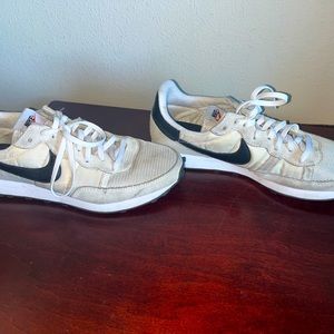 Nike Challenger OG Light Bone
Black sz 8.5